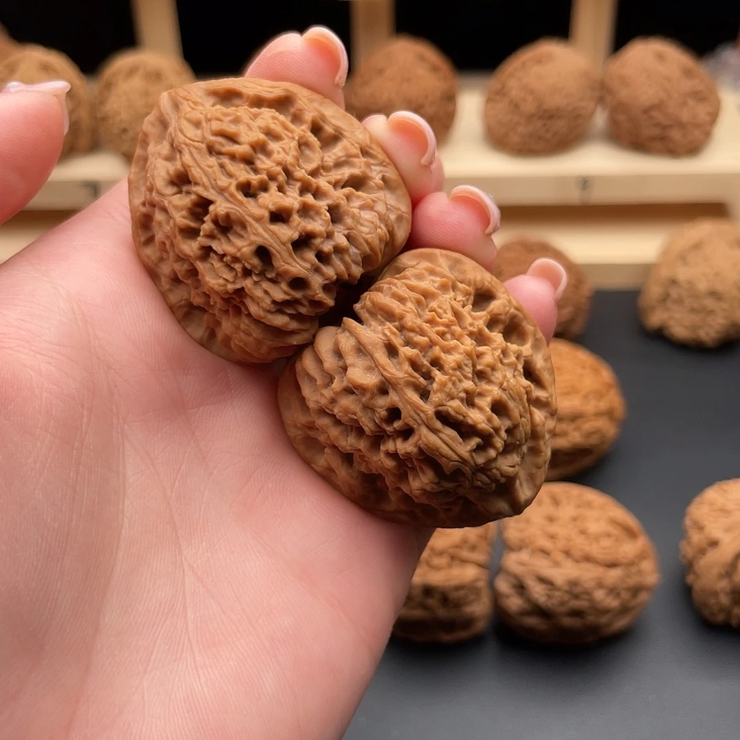 孟***工吊坠文玩核桃南疆石