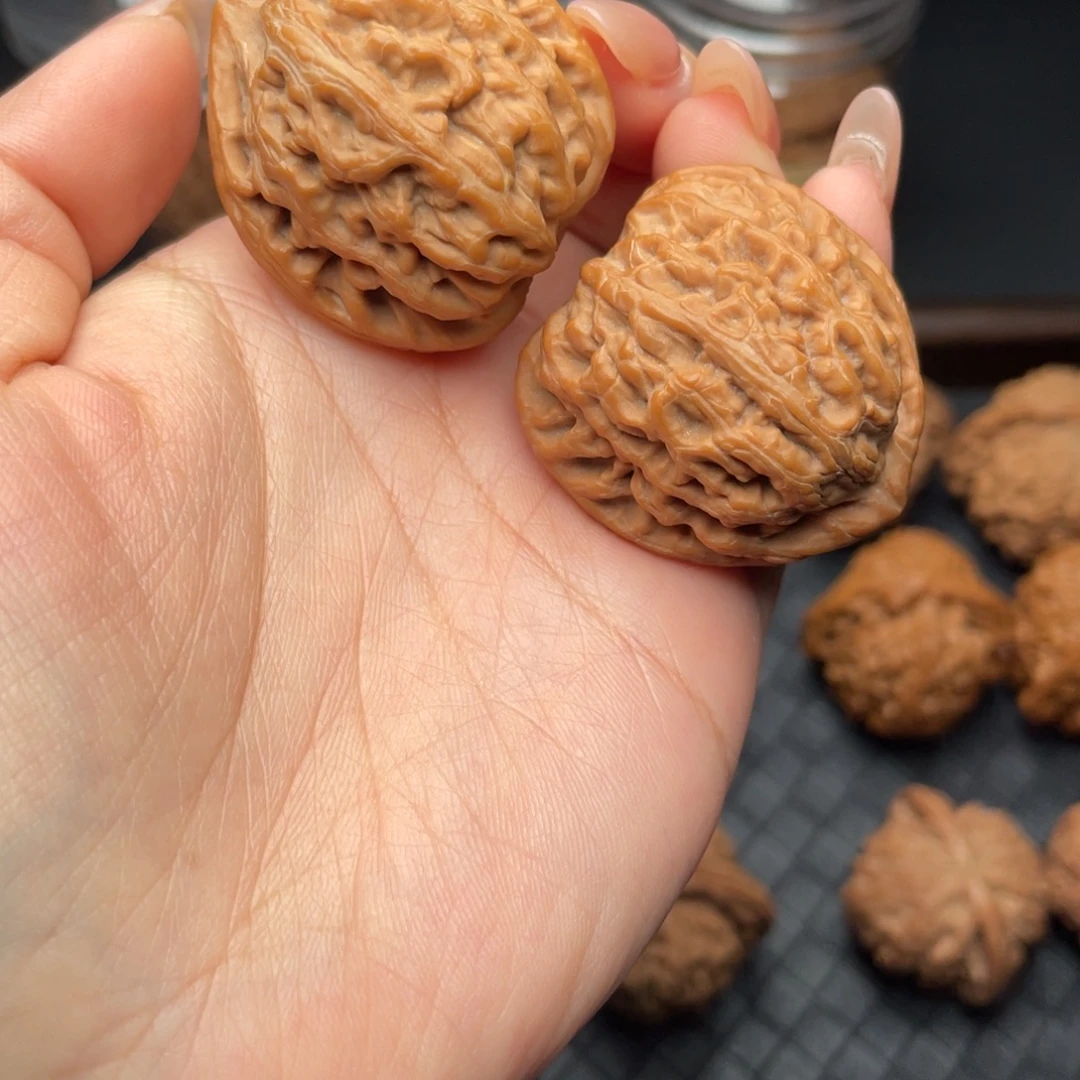 文玩核桃吊坠红锦鲤35