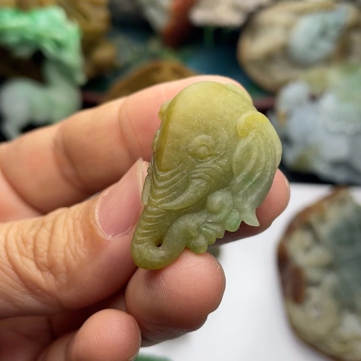 定制翡翠未镶嵌吉象如意