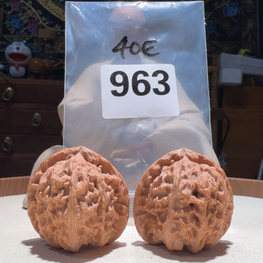 文玩核桃吊坠角白