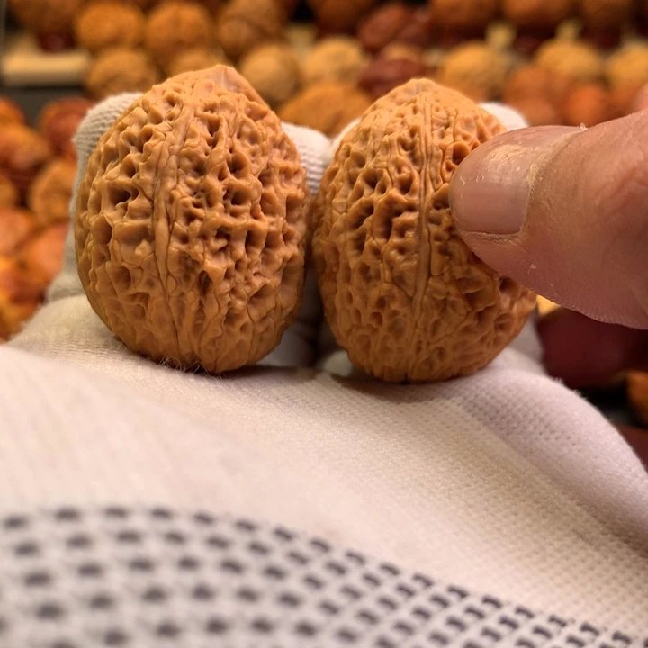 文玩核桃把件6………..