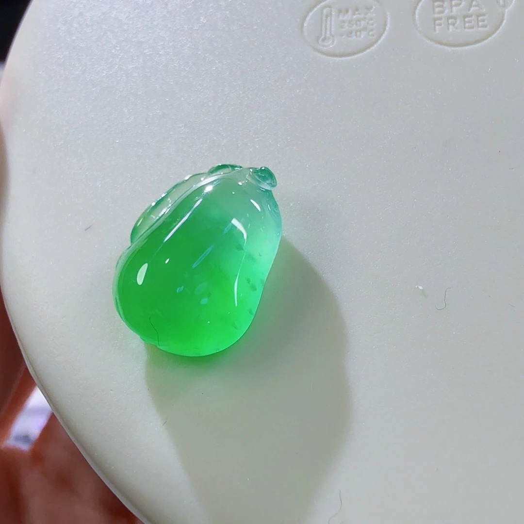 翡翠未镶嵌颈饰福瓜