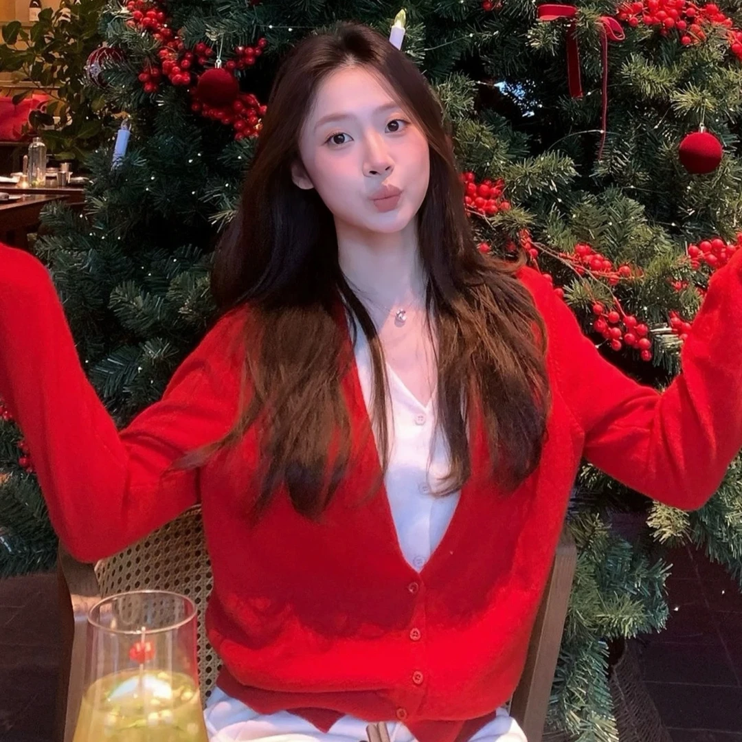 【节日氛围感】撞色假两件V领针织衫冬季修身显瘦新年红色针织毛衣