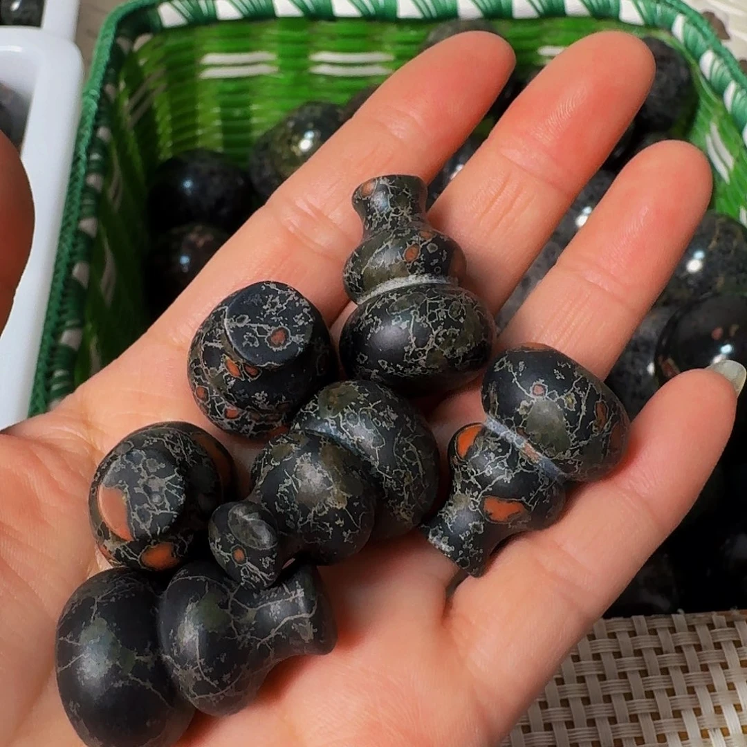 大***季梅花玉精美小葫芦