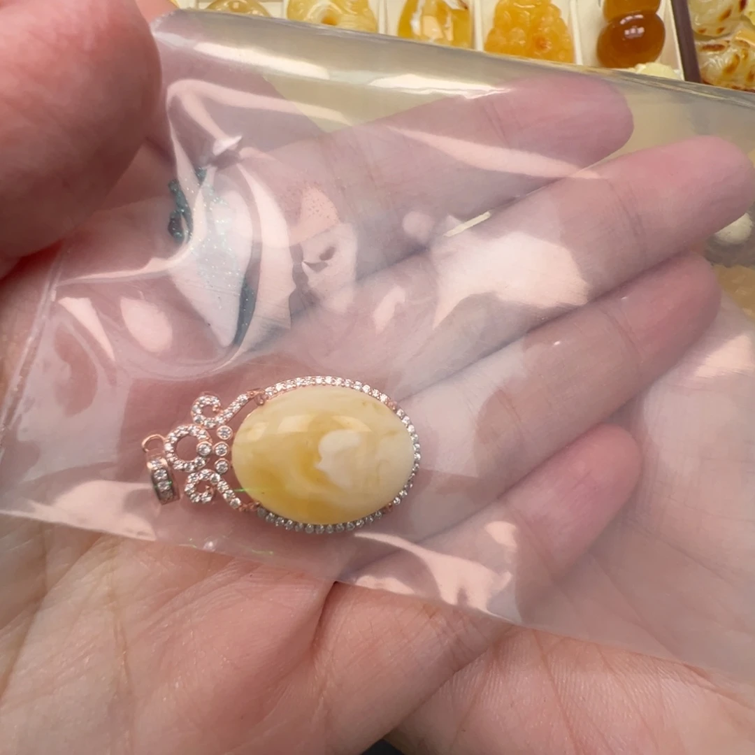 木***格蜜蜡未镶嵌裸石蜜蜡