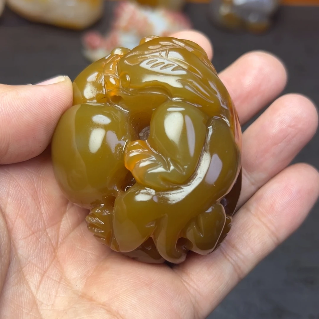 鸽***子玛瑙/玉髓未镶嵌时尚潮流手把件吊坠