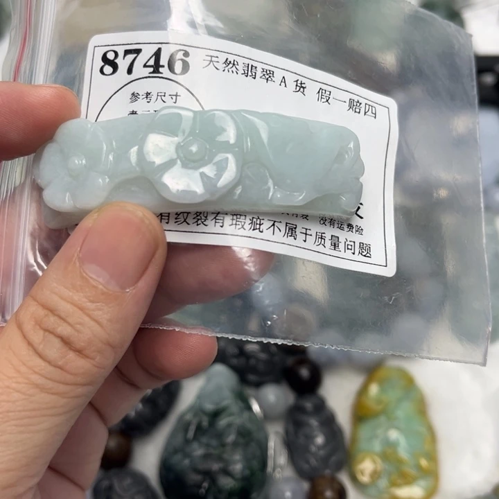 翡翠未镶嵌颈饰8746