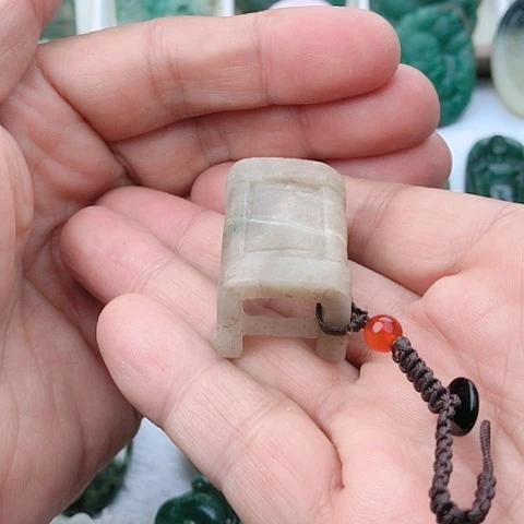 独山玉颈饰未镶嵌风**阻