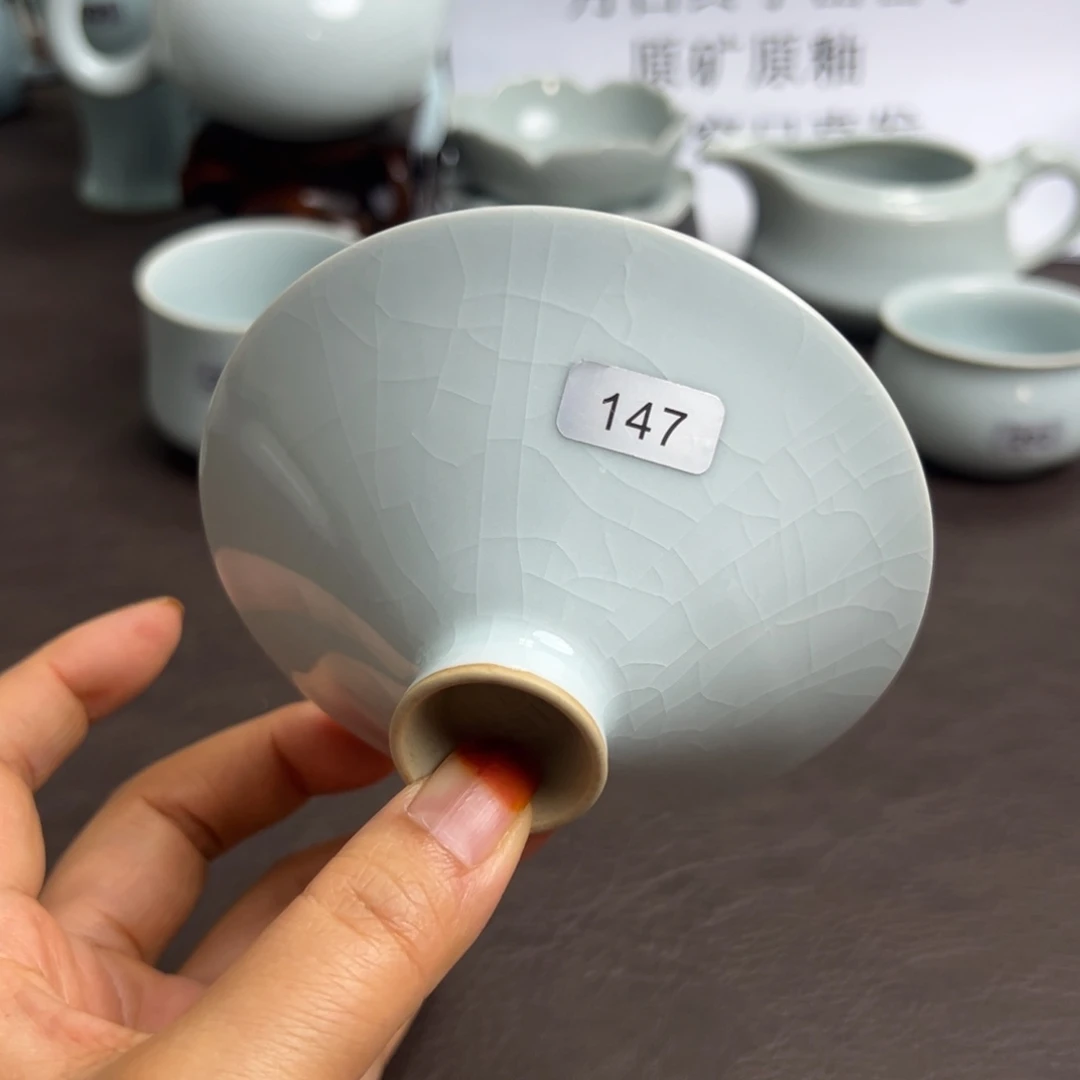 大*猫月白釉斗笠杯微瑕