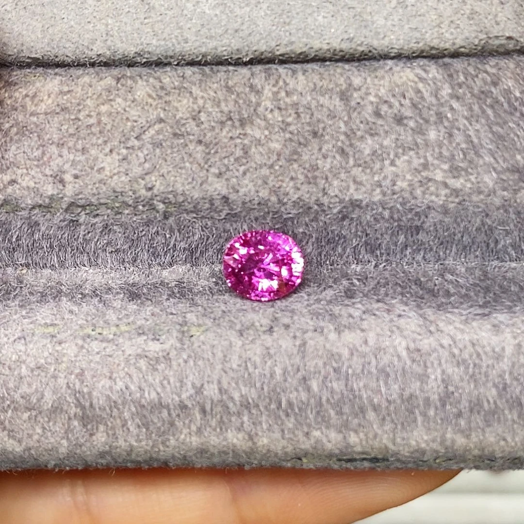 蓝宝石裸石1.37克拉天然无烧玻璃体璀璨火彩粉紫蓝宝石