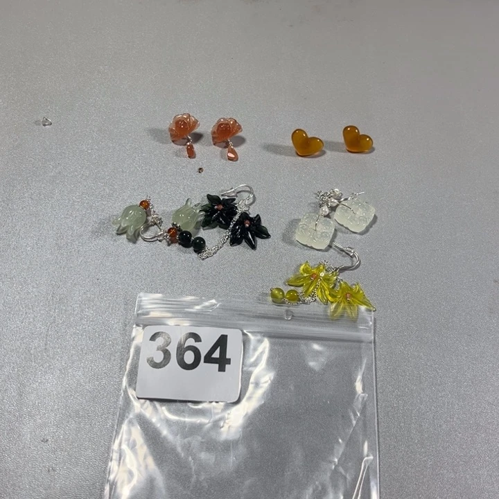 蛇纹石玉耳饰未镶嵌哈***_