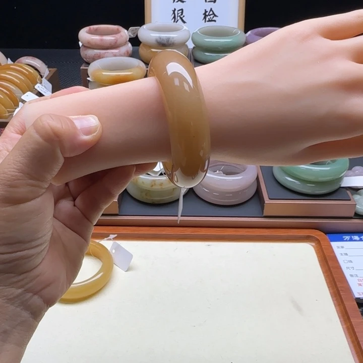 石英岩玉未镶嵌手镯