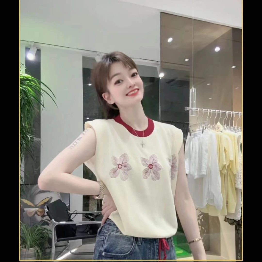 春苗女装   花朵刺绣针织衫   新款时尚设计感针织衫