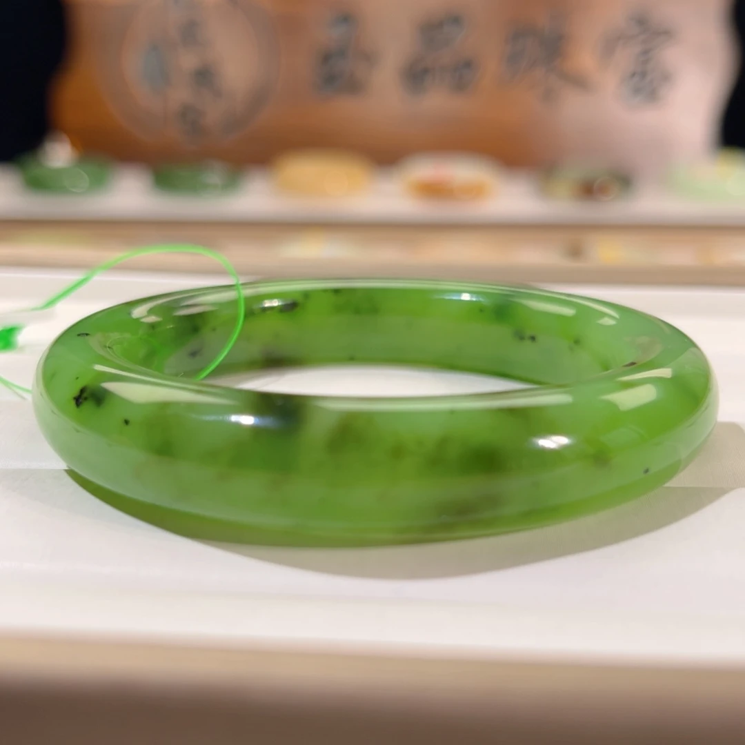 和田玉未镶嵌手镯  「猕猴桃」