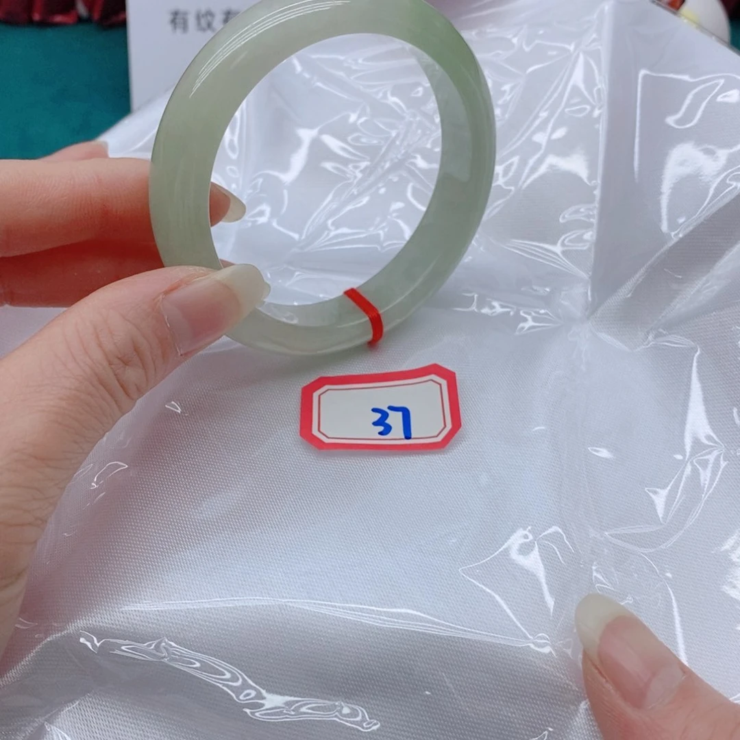 翡翠手镯未镶嵌南**子3777777777
