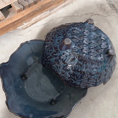 微瑕，不能明火，口径21高度6，2个三足