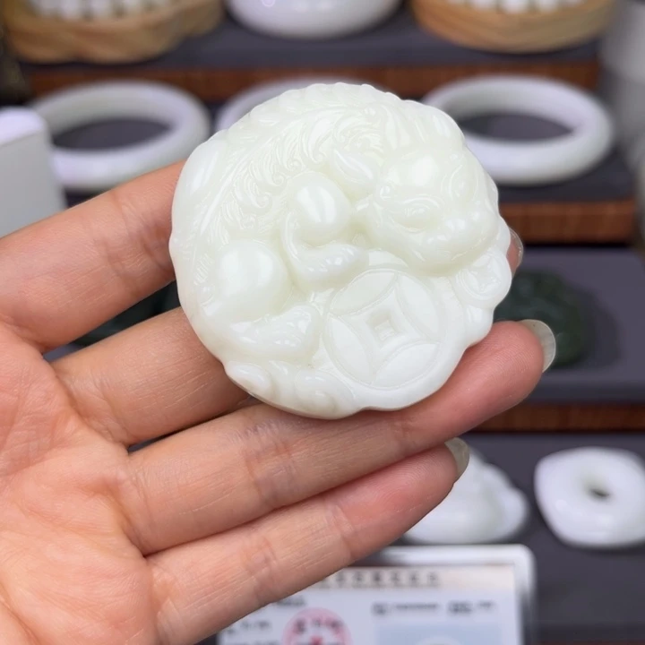 透闪石-蛇纹石玉未镶嵌挂坠