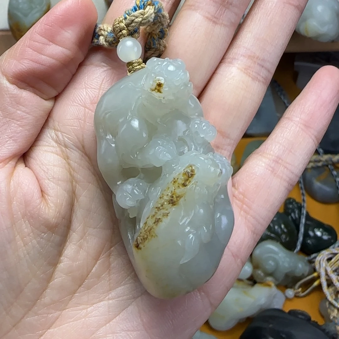 和田玉未镶嵌颈饰和田玉字母貔貅把件