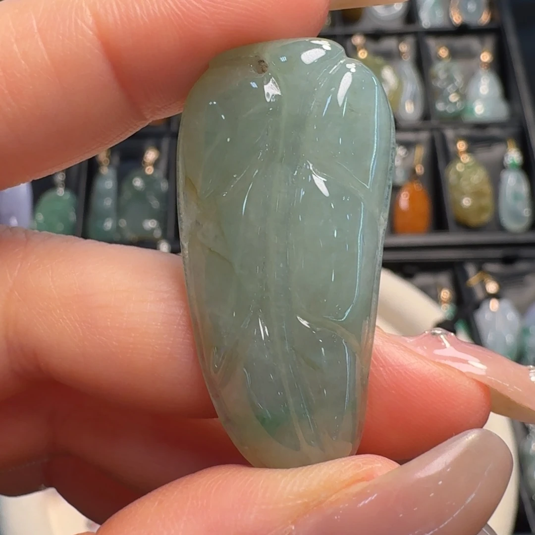 翡翠未镶嵌颈饰叶子