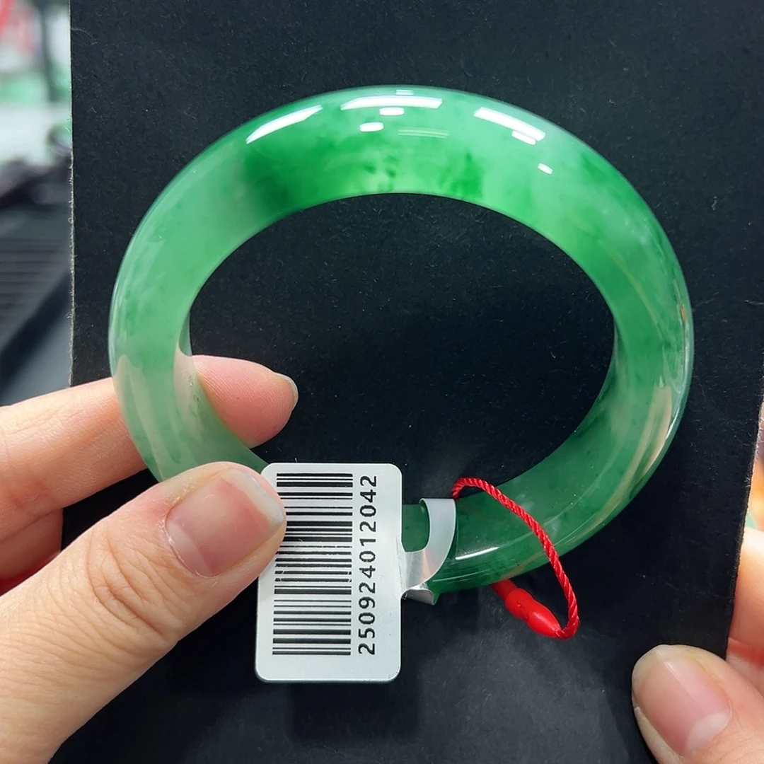 暖***.石英质玉（非洲翠）未镶嵌手镯