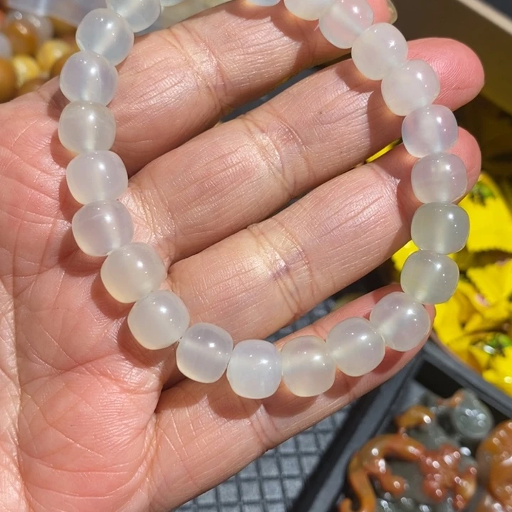 石英质玉（黄龙玉）未镶嵌颈饰
