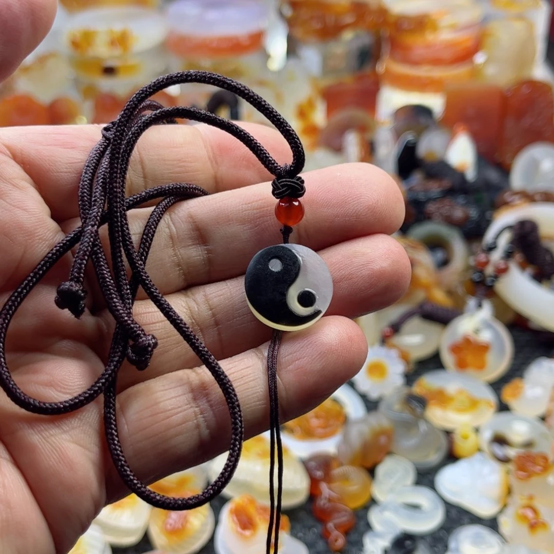 玛瑙/玉髓颈饰未镶嵌小**鹿