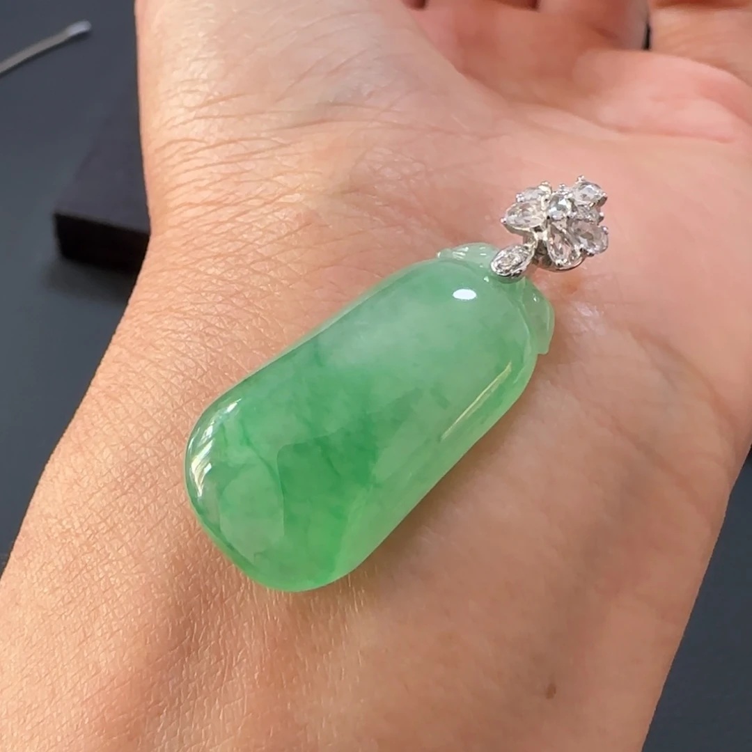 翡翠颈饰18K金镶嵌福瓜