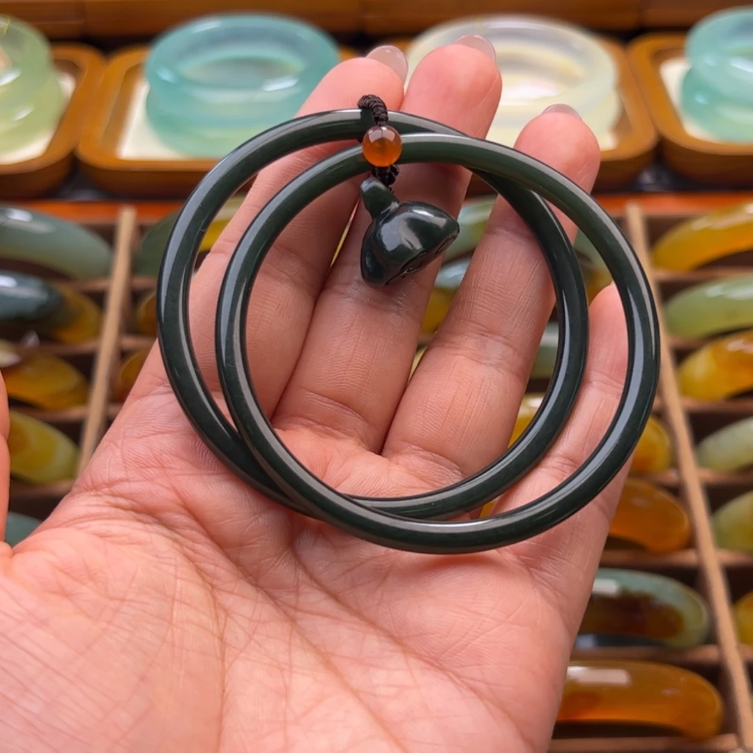 和田玉手镯未镶嵌?****?