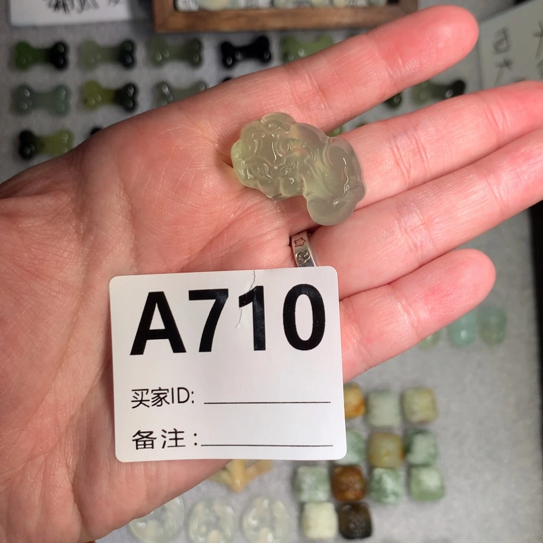蛇纹石玉未镶嵌颈饰s****•