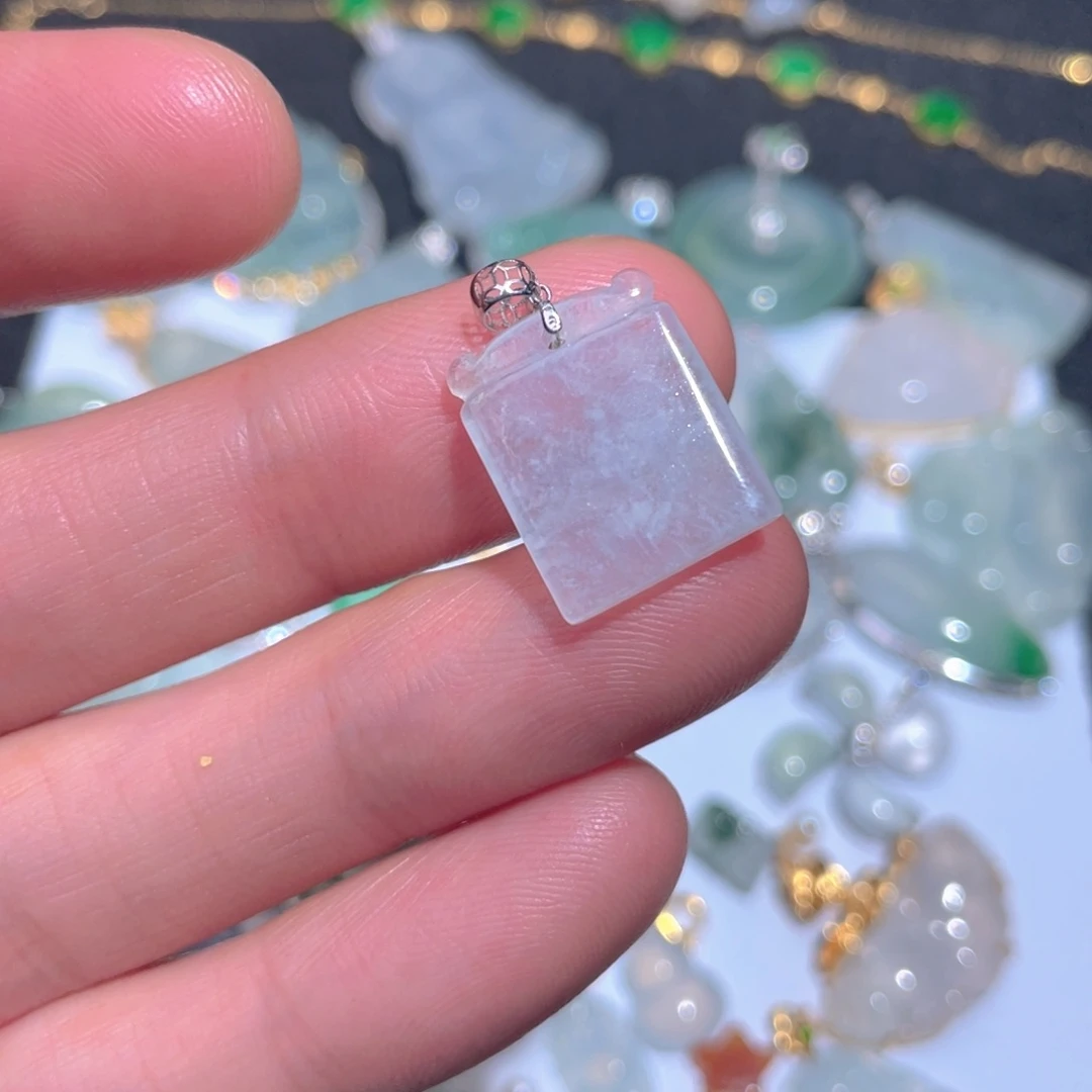 翡翠颈饰18K金镶嵌翡翠