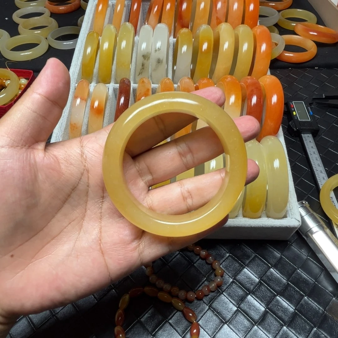 @***梅未镶嵌石英质玉（黄龙玉）手镯