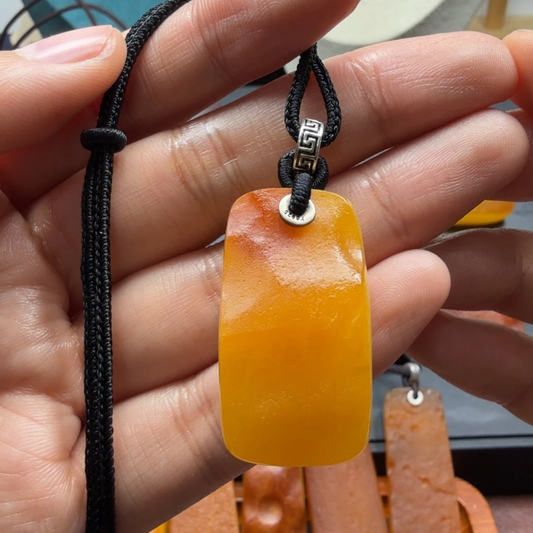 琥珀吊坠(赠链)未镶嵌