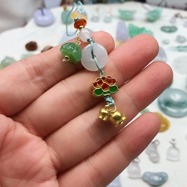 颈饰未镶嵌翡翠莲花铃铛