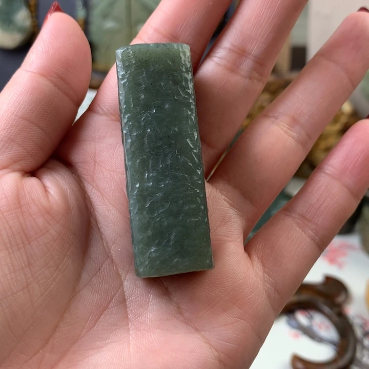 透闪石质玉挂件未镶嵌