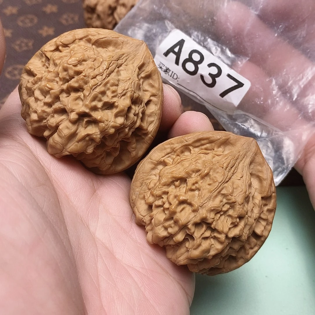 文玩核桃把件官帽50尺。