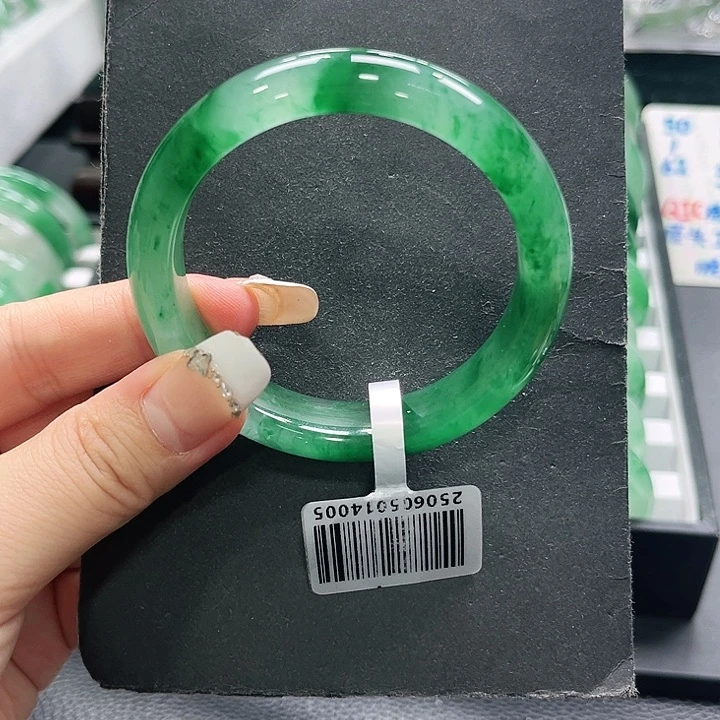 石英质玉（非洲翠）未镶嵌手镯