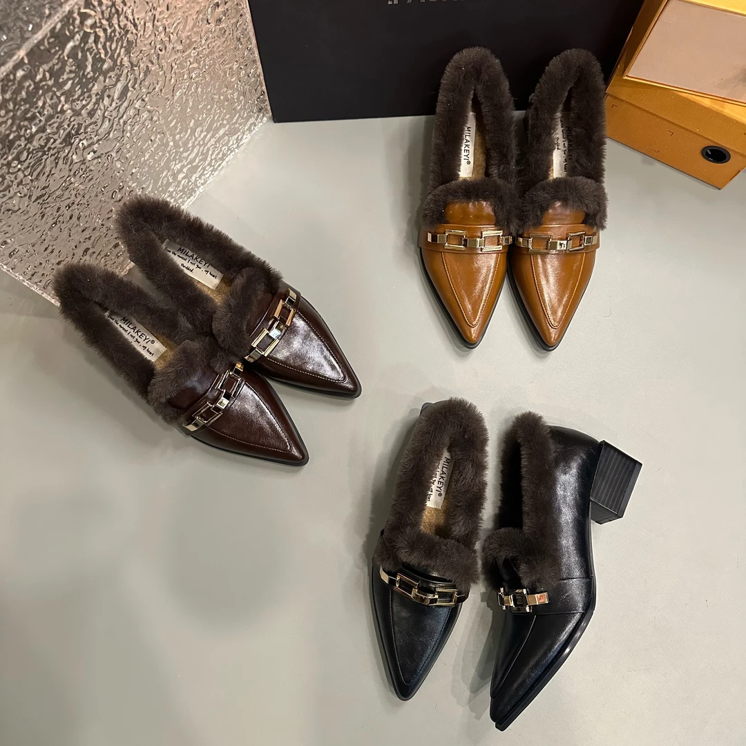 2025年秋冬季新款爆款气质百搭装饰百搭中跟粗跟女鞋尖头乐福鞋