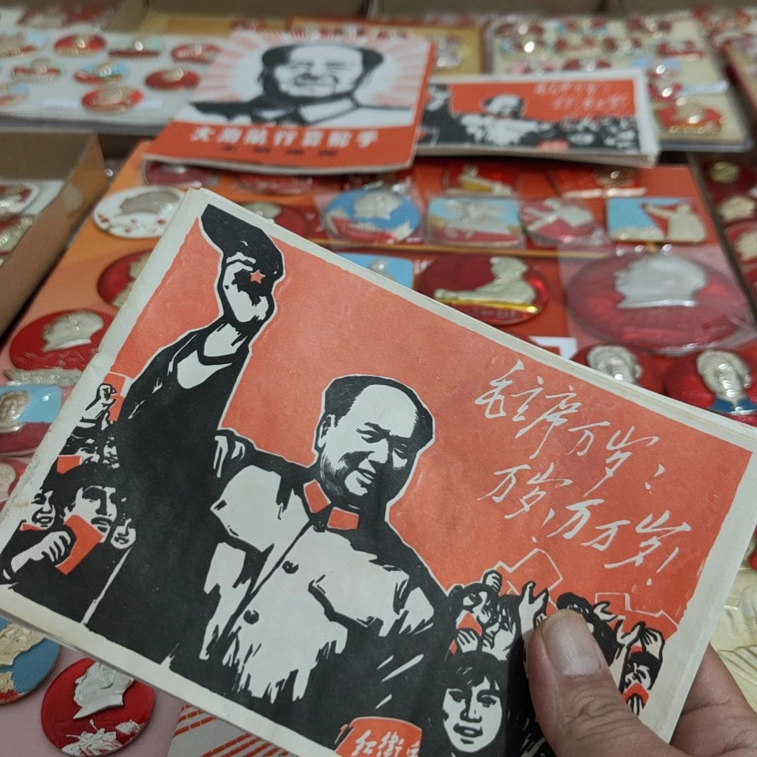 l***h其他普通金属圆形红色人物像章