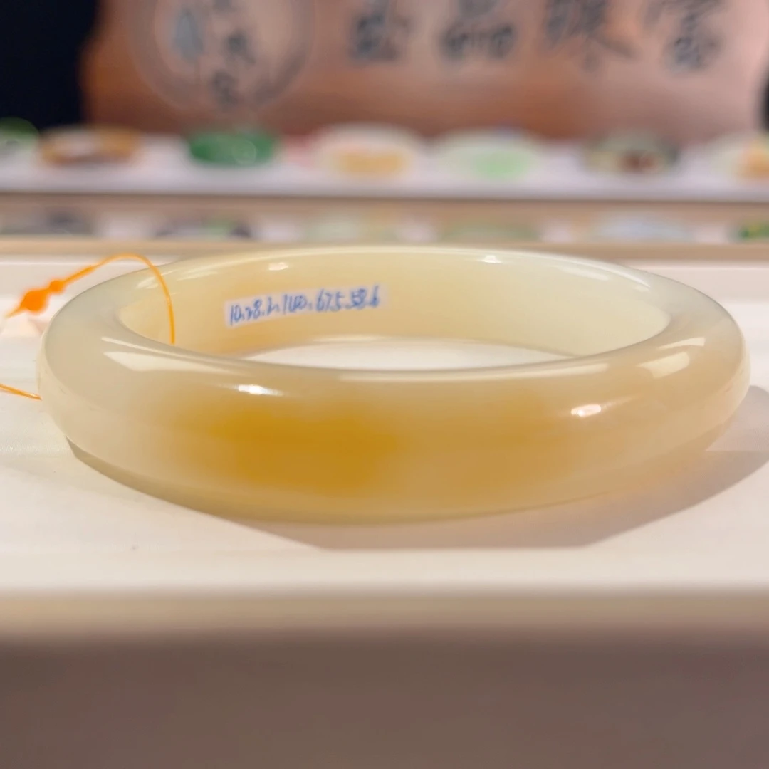 和田玉未镶嵌手镯   「且末浅蜜糖」