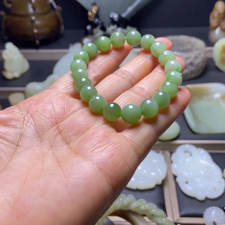 依***然和田玉未镶嵌挂件