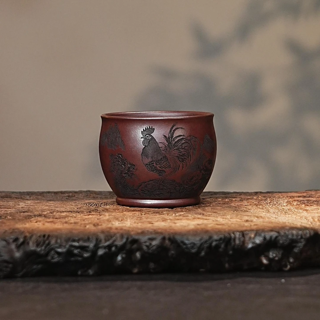 宜兴全手工紫砂茶具 原矿龙血砂泥料刻绘公鸡牡丹图紫砂主人杯