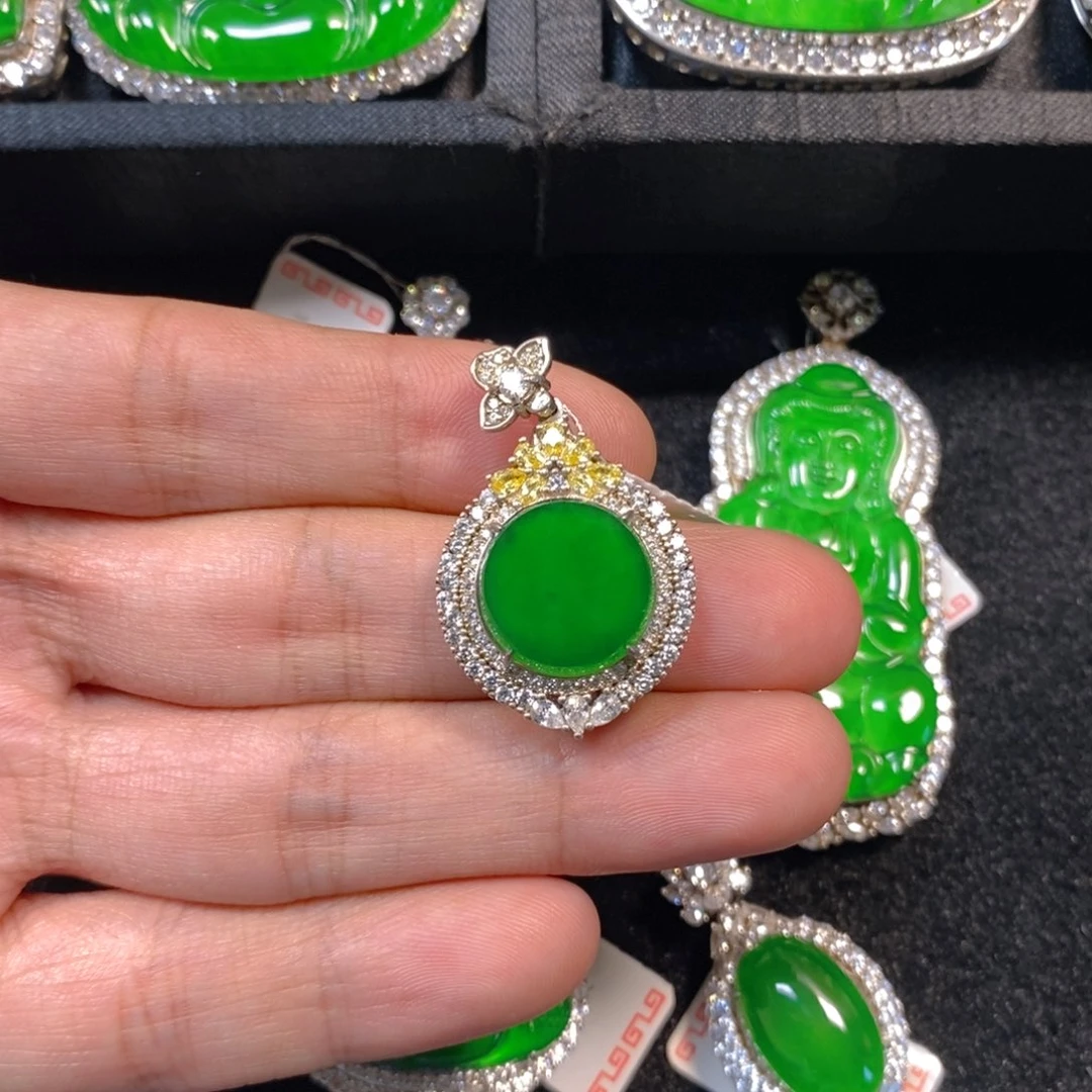 颈饰银S925镶嵌翡翠圆牌吊坠