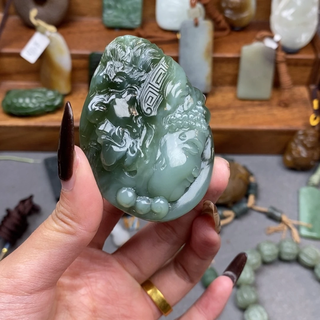 和田玉颈饰未镶嵌梦**花