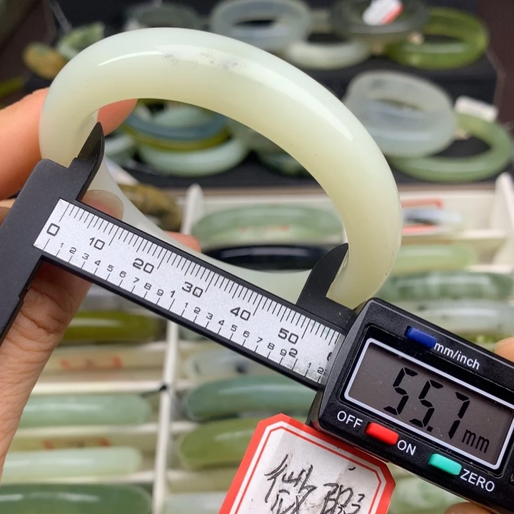 蛇纹石玉未镶嵌手镯5