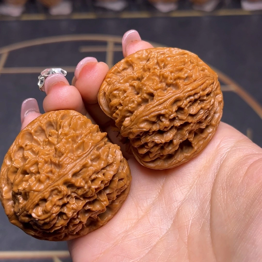 文玩核桃吊坠三角疆45.5