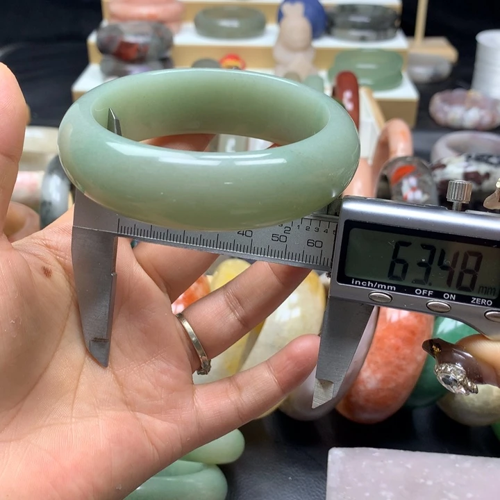 未镶嵌手镯石英质玉