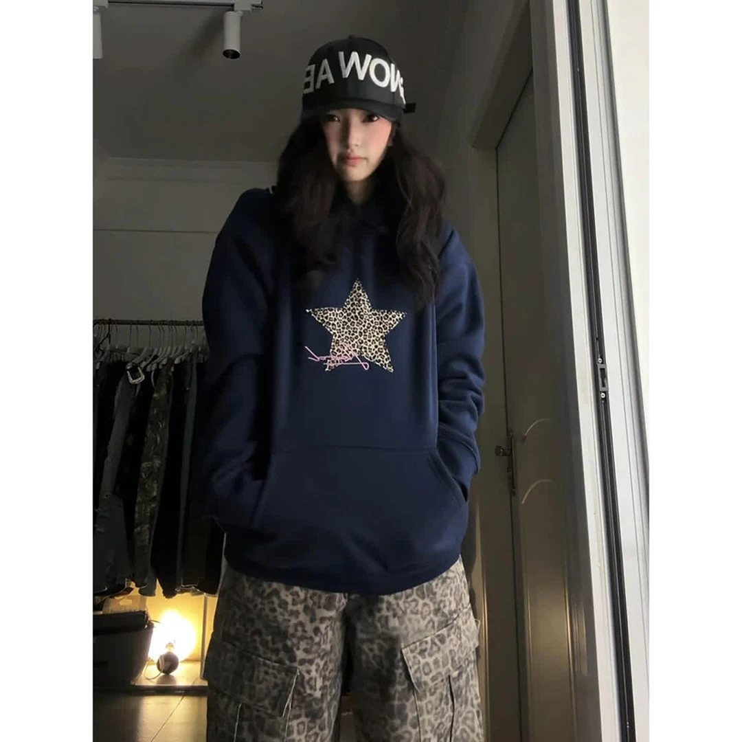 潮酷风清新豹纹星星印花设计感连帽卫衣秋冬2025加绒加厚藏青上衣