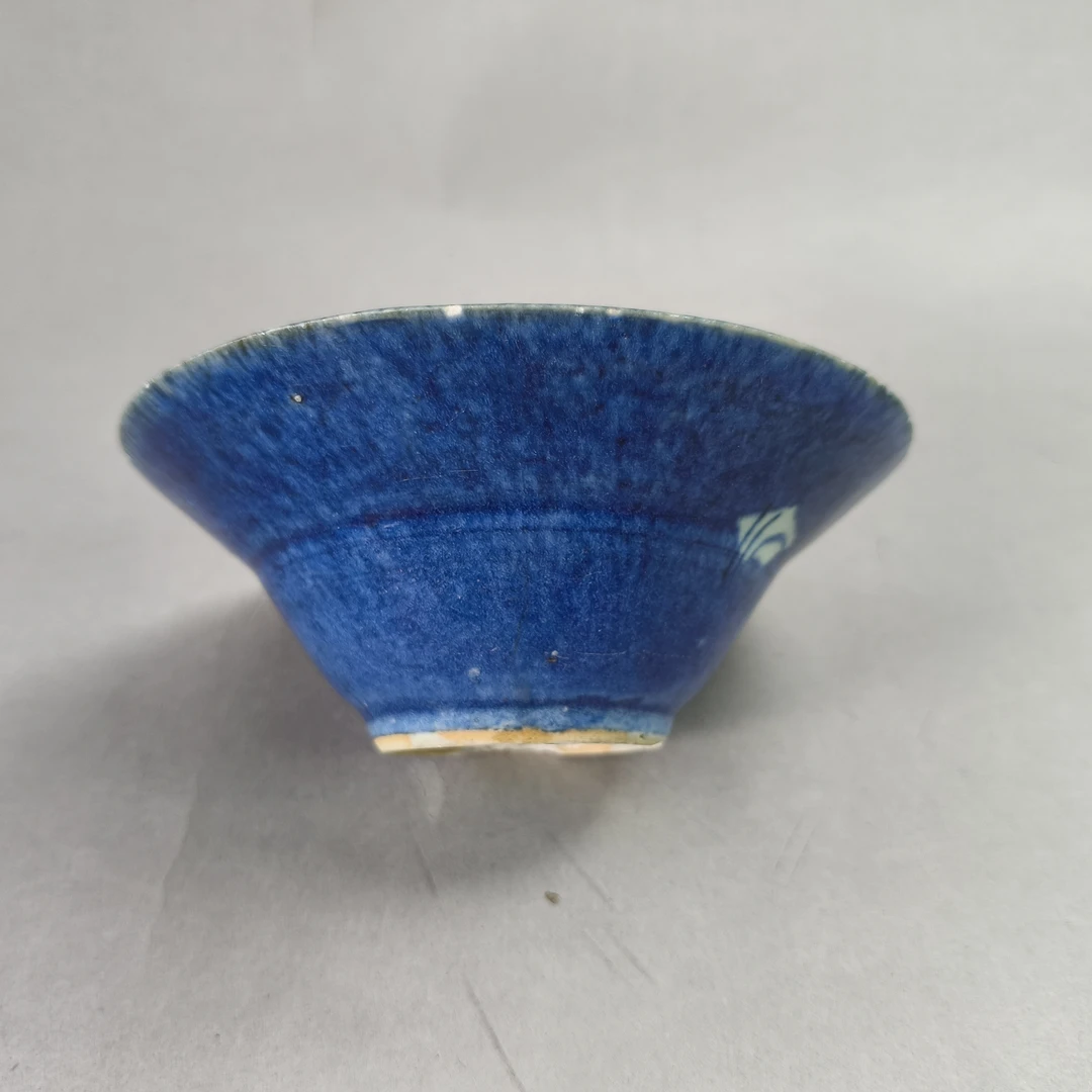 25090042清康熙洒蓝釉留白折腰碗 口径17.6cm