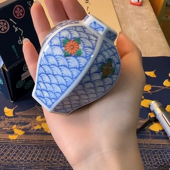 瓷3728锅岛小花瓶哈哈哈哈