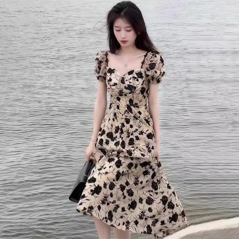 干枯玫瑰碎花连衣裙女2025夏季新款法式复古赫本风气质收腰长裙子